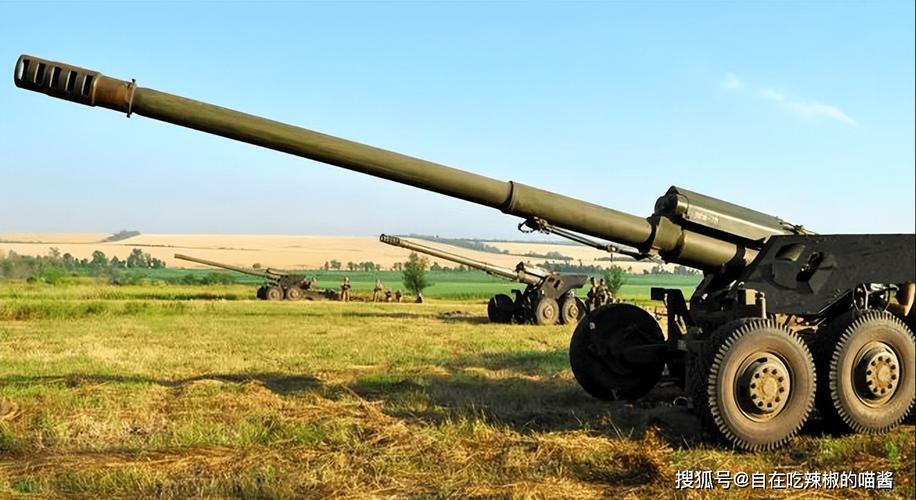 6门2a36 giatsint-b型152mm加农炮,是目前少数还在服役的大口径加农炮