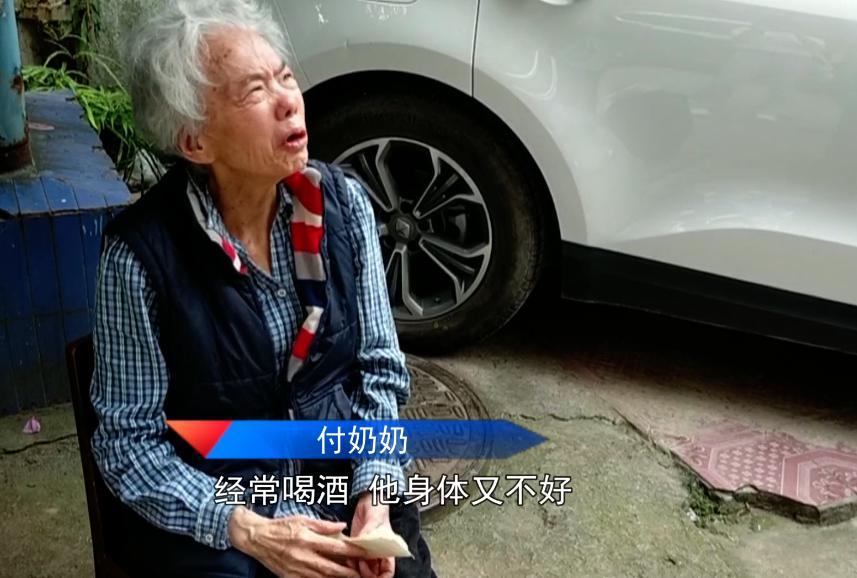贵阳一90岁老母亲买菜回家,却被儿子关在门外死活不开门!