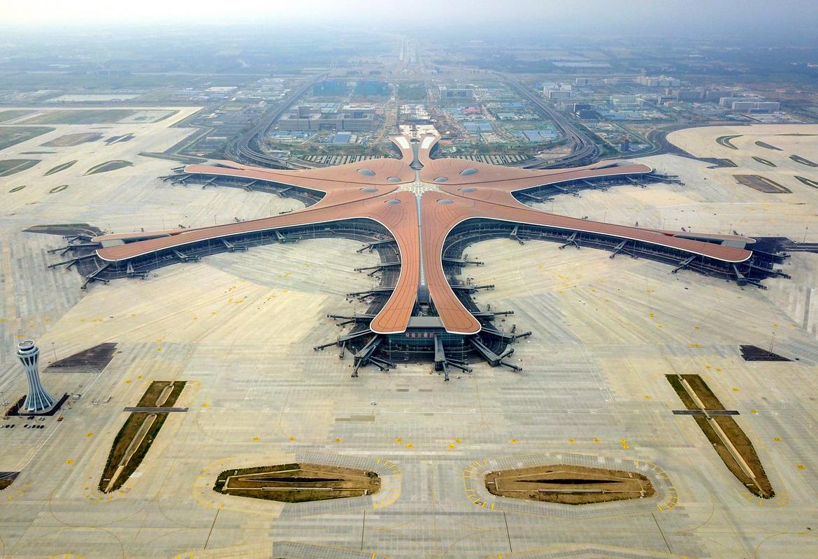 空中瞰北京大兴国际机场"成长"