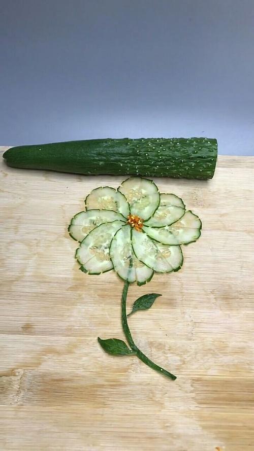 黄瓜这样摆盘真是太好看了,一朵漂亮的小花就这样新鲜出炉了