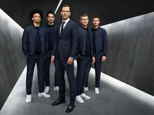 德国「男模足球队」回来了! 全体穿西装 小白鞋根本偶像男团