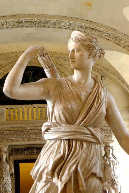 《凡尔赛的戴安娜》阿尔勒的维纳斯这件雕塑高度1