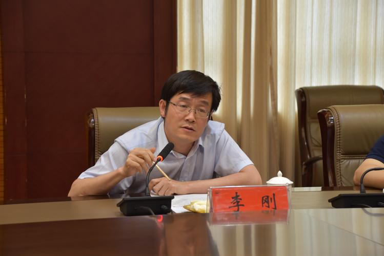 李刚董事总经理介绍了武安产业基金的设立建议.