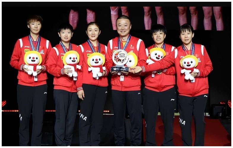 王曼昱搭档车晓曦也在2021年全国赛上夺得女双冠军.