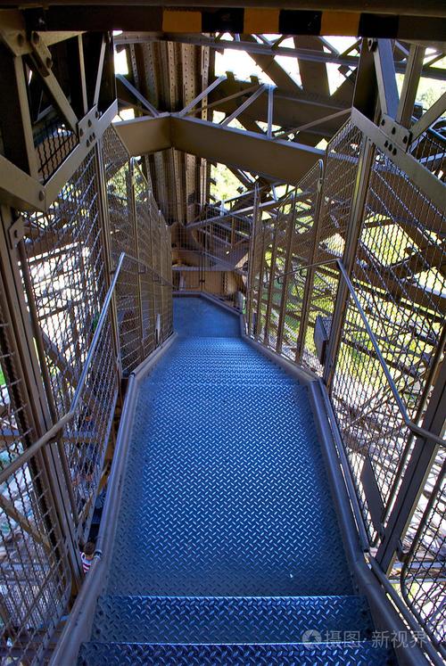 埃菲尔铁塔楼梯