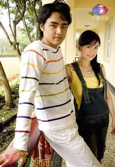 2011年,他与刘诗诗因合作电视剧《天使的幸福》坠入情网,怎料落花有意