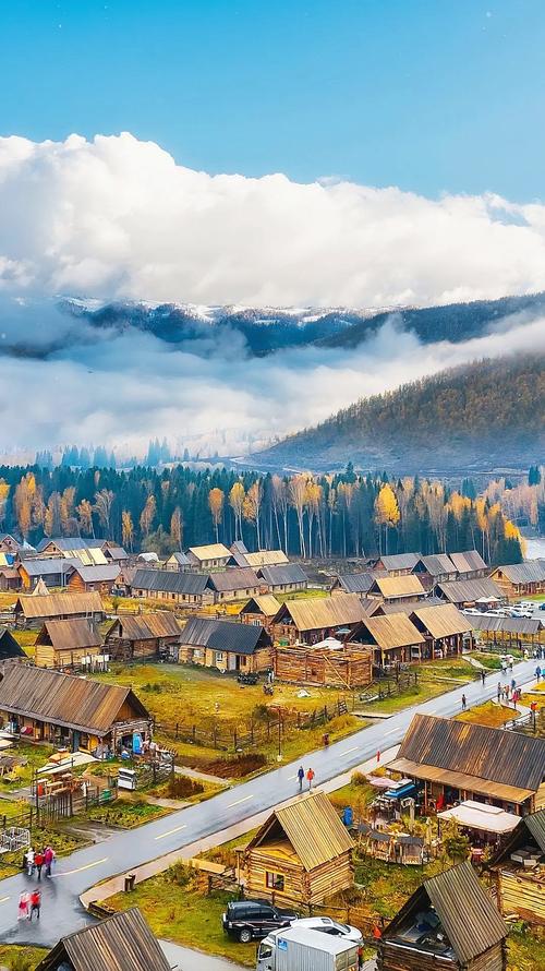这不是瑞士,也不是芬兰,更不是国外,这是我国新疆禾木村,被称 - 抖音