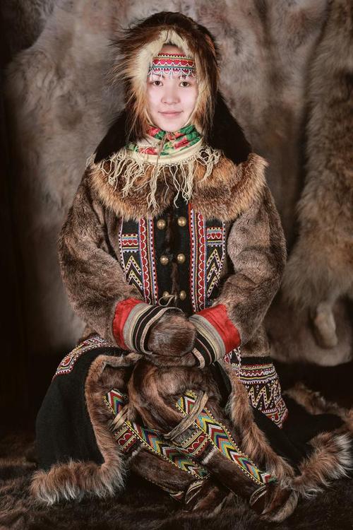 俄罗斯8个部族的妇女,传统服装之美