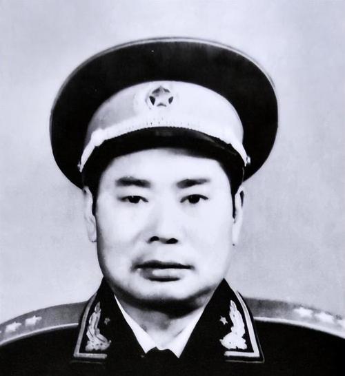 杨得志第三位是八路军129师769团团长陈锡联将军,他当团长的时候是