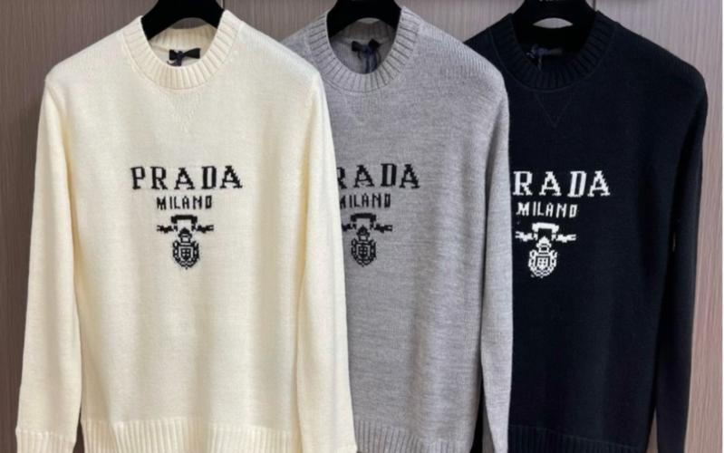 分享一下高仿普拉达prada 2023ss秋冬新款经典羊毛圆领毛衣