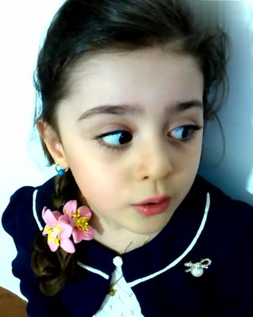 全世界最美女孩  8岁的伊朗女孩马蒂有一双水汪汪的大眼睛