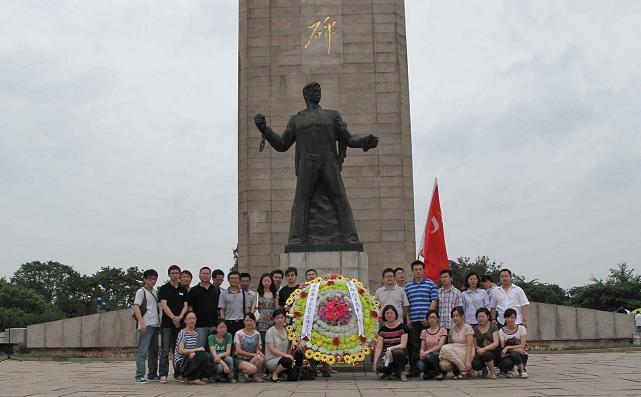 华森南京分公司在雨花台革命烈士陵园举办纪念活动