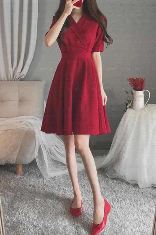 夏季新款韩版网红同款裙子女大码小个子荷叶边气质收腰连衣裙