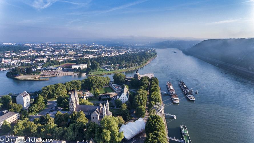 莱茵河,除了路过的城市的历史人文,自然风光之外,最漂亮的地方船上
