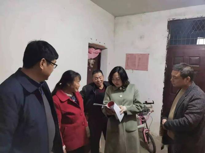 袁蓓在范坝镇宣讲党的十九届六中全会精神检查指导当前重点工作开展
