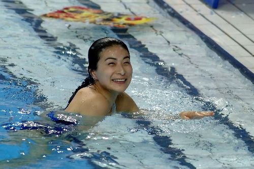 搜狐体育讯 6月29日,2008年奥运会跳水选拔赛第二天,郭晶晶在夺得