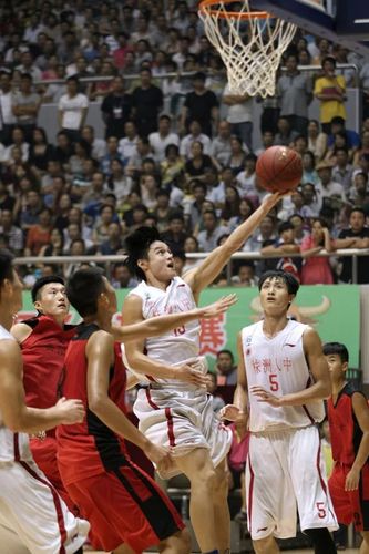 狼烟再起2018年湖南省青少年篮球锦标赛来株洲了株洲八中男篮主场严阵