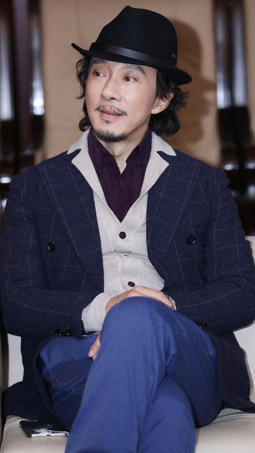  p>赵立新,1968年8月29日出生于中国河南省郑州市,华语影视男演员