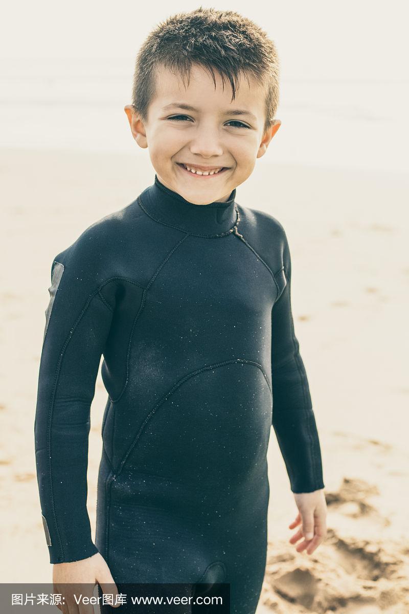 可爱的快乐的孩子在潜水服