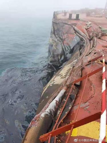青岛海事局:一艘利比里亚籍原油船在黄海发生溢油事故