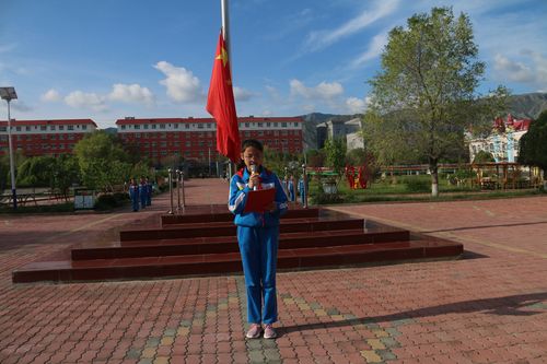 温泉县城镇小学第14周升国旗仪式
