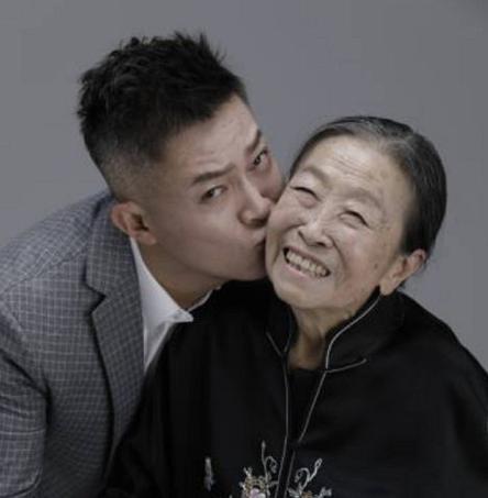 直至2021年3月23日张少华去世,她的儿子张晶也没有回去看她一眼,实在