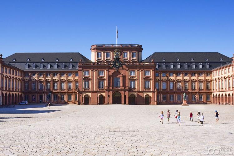 德国拥有近四百所高校,理工大学和综合性大学在国际上赫赫有名,慕尼黑