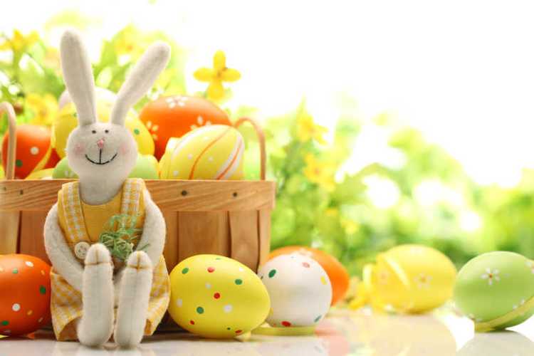 小兔子和好看的复活节彩蛋