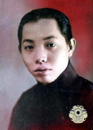 沈月英是苏州人,她的母亲是黄金荣老婆林桂生(也是苏州人)的梳头娘姨.