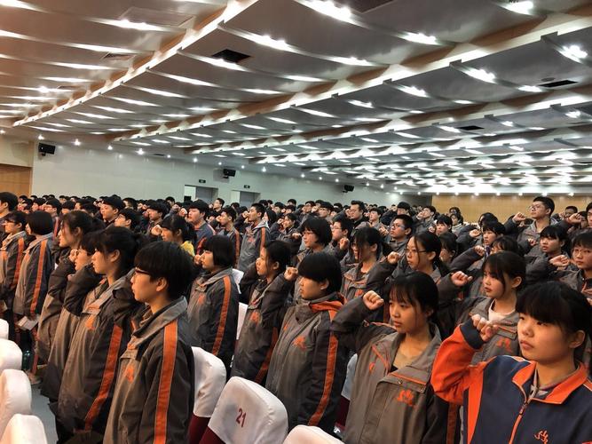 石家庄市第十中学举行第二十四届成人宣誓仪式