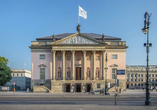 柏林国家歌剧院柏林的第一座歌剧院从2009年开始大修了8年,终于在去年