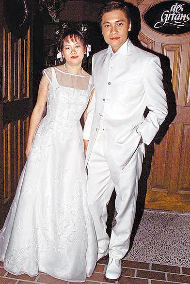 罗嘉良与方敏仪10年前在加拿大结婚.