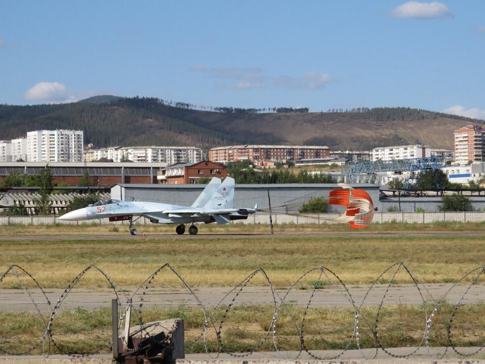 11 俄神秘试验机场曝光 战斗机排队准备起飞