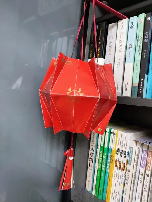 过年了,用红包折个灯笼挂起来#手工  #折纸  #红包灯笼