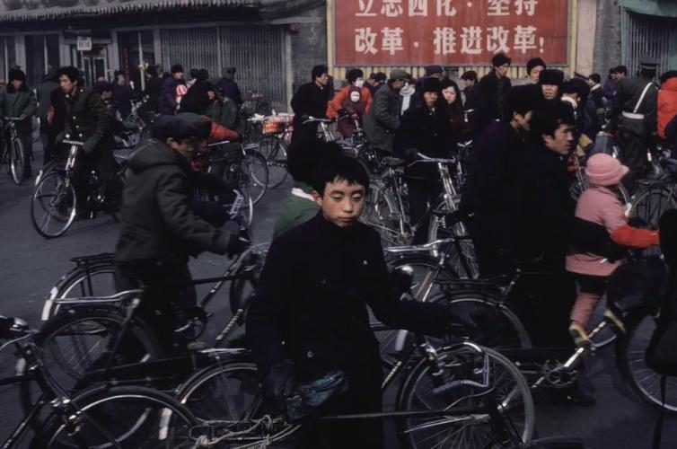 疯狂爱中国的法国摄影师,40年拍数十万照片,重温上