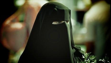 法国实施穆斯林面纱禁令后 6名妇女被定罪罚款(图)_新闻台_中国网络电
