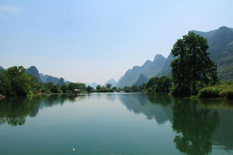 桂林山水游:青山绿水遇龙河