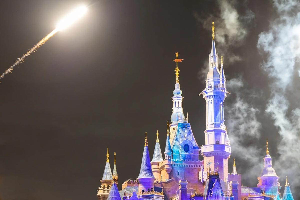 迟发的七夕雨天迪士尼照片,是我心心念念的烟花城堡呀.