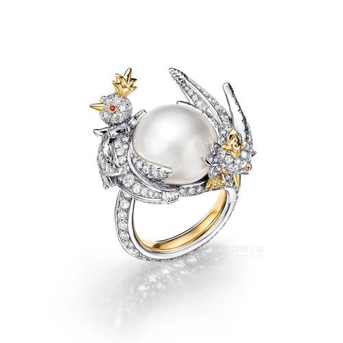 高清图|蒂芙尼铂金及黄金镶嵌淡奶油色近圆形天然野生珍珠,香槟色钻石