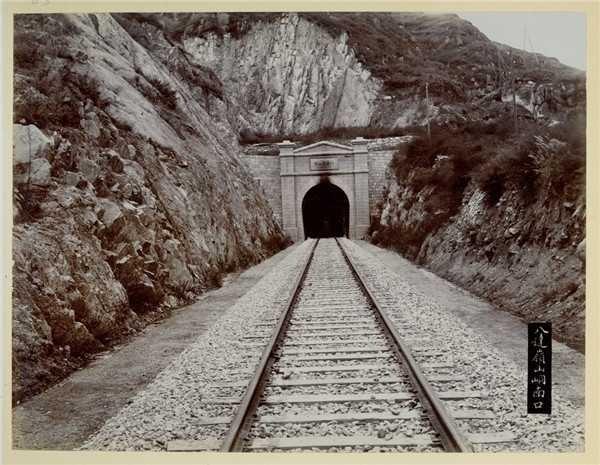 最长的八达岭隧道1092米,依靠人力建成了这条中国筑路历史上的第一条