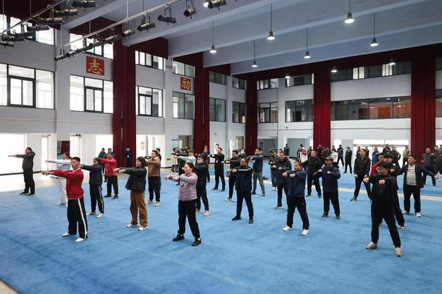 武术进校园登封市体育教师少林拳培训在塔沟武校开班