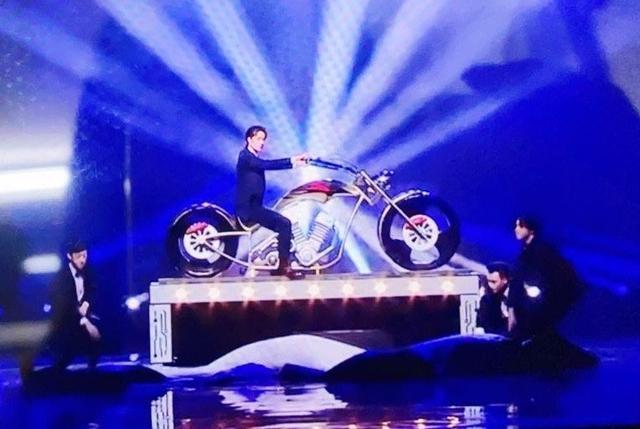 中国央视春晚的摩托车魔术节目