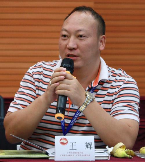 广州金升阳科技有限公司董事长尹向阳一一回答了参会代表的提问活动