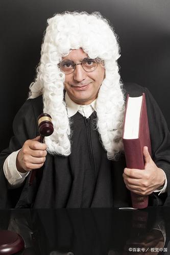 十个冷知识!法庭上的法官为什么要戴假发?