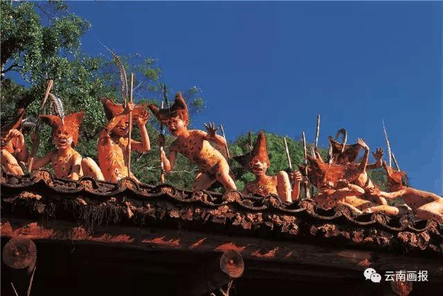 "小豹子笙"是流传于中国云南双柏县大麦地镇峨足村的一种舞蹈.