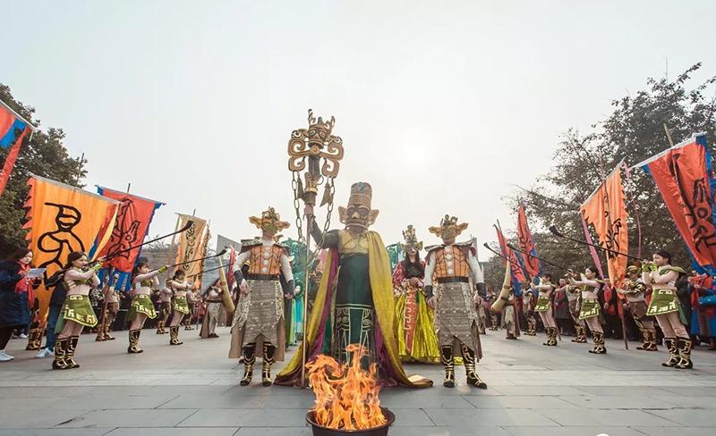 广汉三星堆大祭祀再现古蜀场景吸引3万余名游客到场观看