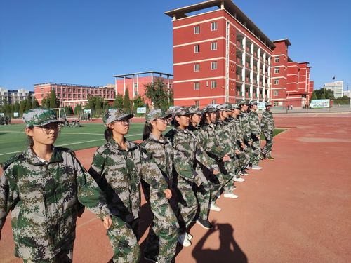 青铜峡高级中学(吴忠中学分校)高一国防教育及队列训练,展学生青春