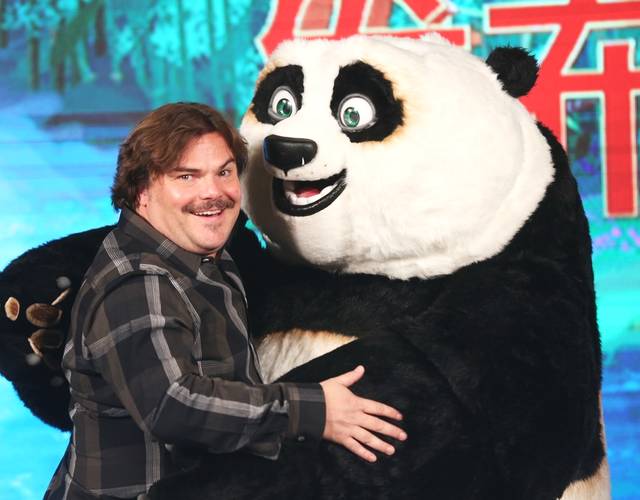 11月4日,动画电影《功夫熊猫3》在京举行发布会,阿宝中英文配音演员