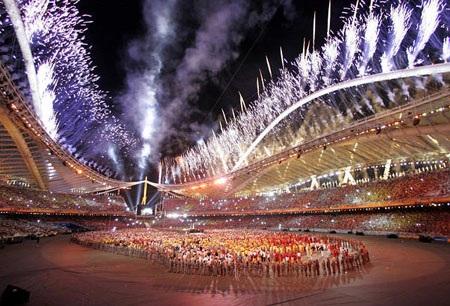 图文-雅典奥运会闭幕式精彩纷呈 全场顿时沸腾