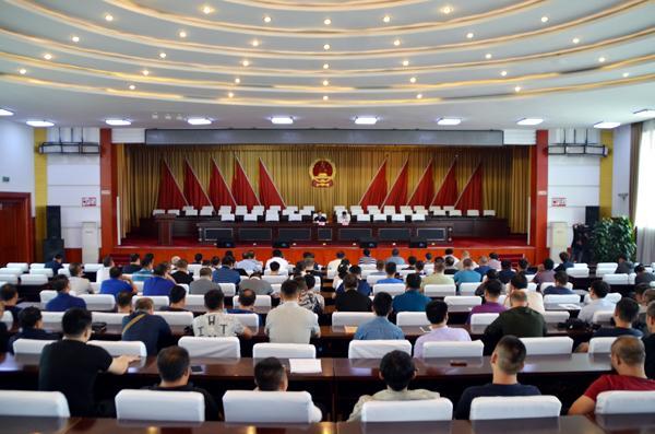 王景章主持召开全县煤矿安全与整治整合紧急工作会议